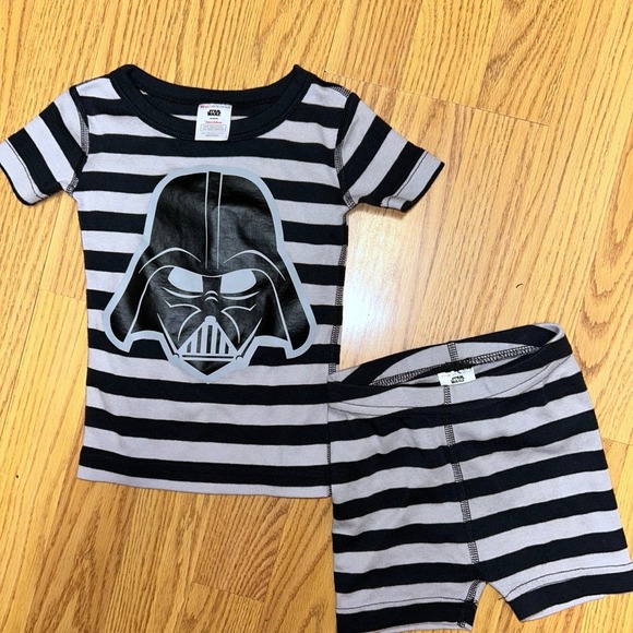 Hanna Andersson Organic Star Wars Darth Vader Short John Pajama Set - Picture 1 of 4